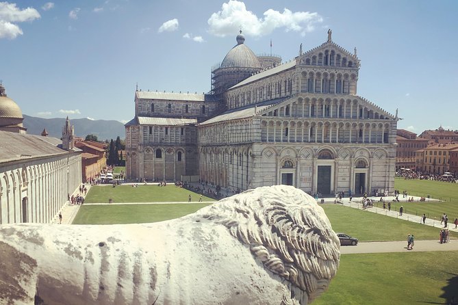 Pisa all inclusive: Baptistery, Cathedral and Leaning Tower guided tour - Piazza del Duomo: Square of Miracles orientation in 15 minutes