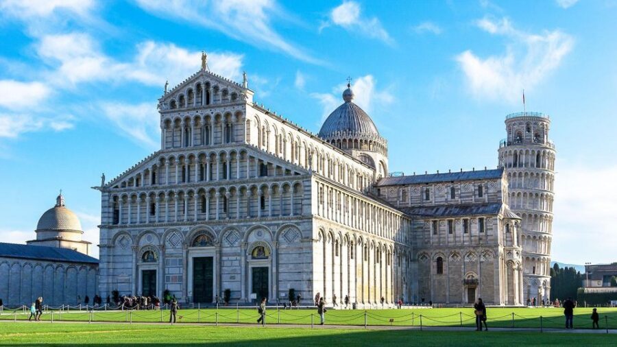 Pisa Audioguide - TravelMate app for your smartphone - Duomo and Battistero Exterior + Interior: Two Different Experiences