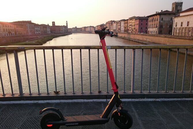 Pisa E-Scooter Self-Guided Tour - How to Use the Phone Holder and Audio Guide Without Getting Stressed