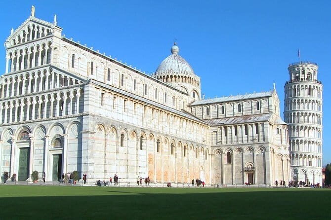 Pisa - Lucca Private Day Trip - Lucca Walls, Torre Guinigi, and the Duomo di San Martino in just 2 hours