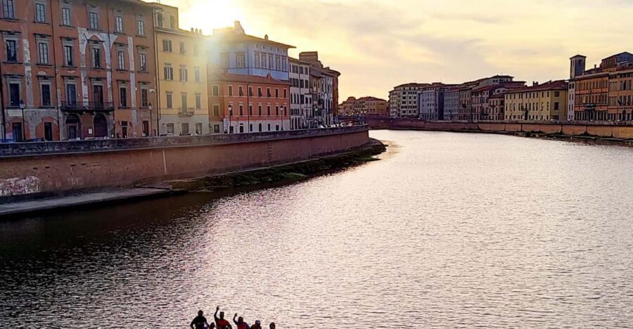 Pisa: rafting tour with aperitif - The core experience: 75 minutes on the dinghy with a guide