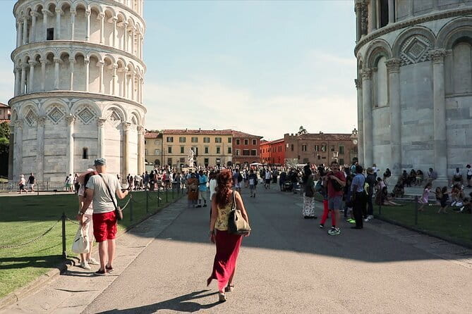 Pisa, Siena, San Gimignano and Chianti: Tuscany Day Trip by minivan - Monteriggioni’s medieval walls: the best “pause for photos” stop