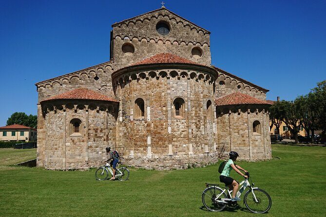 Pisa to the Sea Self-Guided Bike Tour & Adventure Park - Start at Smile & Ride: the first tricky minutes
