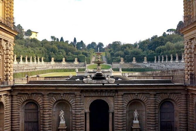 Pitti Palace - Private Tour At Galleria Palatina Incl. Tkts To Boboli Gardens - Boboli Gardens after the museum: ticketed time with real payoff