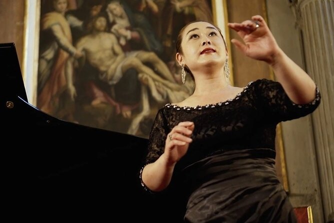 Pizza Dinner and Italian Opera Arias Concert in Florence - Price and value: $99.73 for dinner plus opera