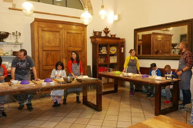 Pizza & Gelato Making Class in Oltrarno with Eating Europe - Florence Food Studio Setup: What You’ll Be Doing (2.5 Hours, No Guesswork)