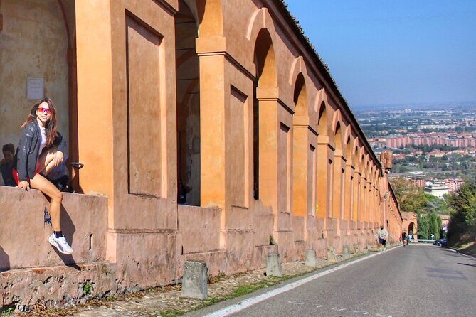 Porticoes of Bologna and Basilica San Luca Guided tour - A different perspective on Bologna: the final 30-minute photo window