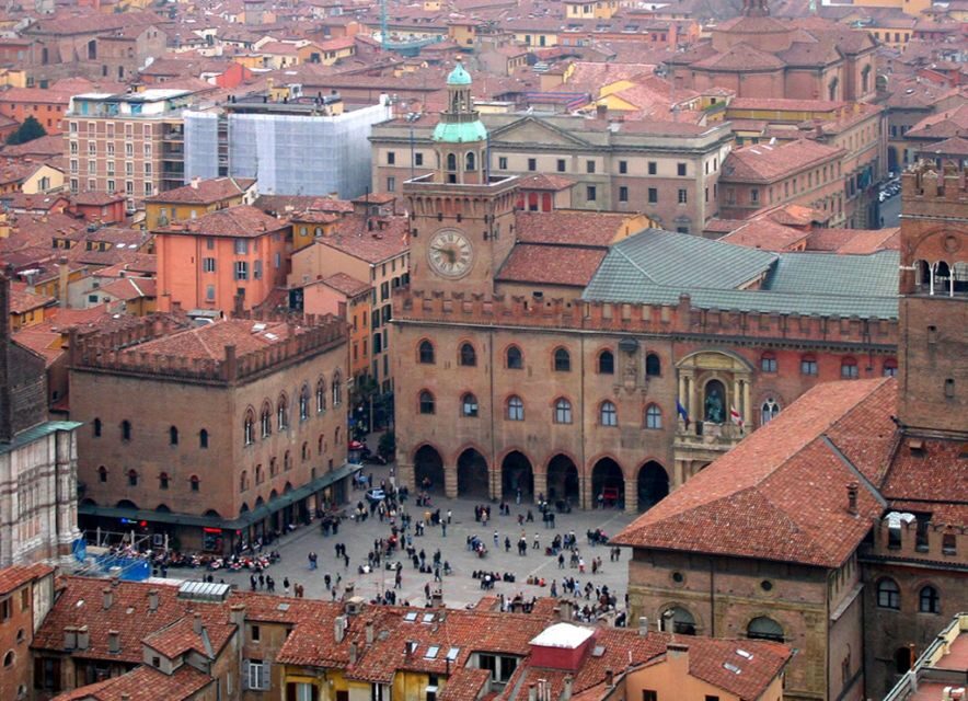 Private Bologna City & Europe Oldest University Guided Tour - Meeting up at Biblioteca Salaborsa and lining up for the walk