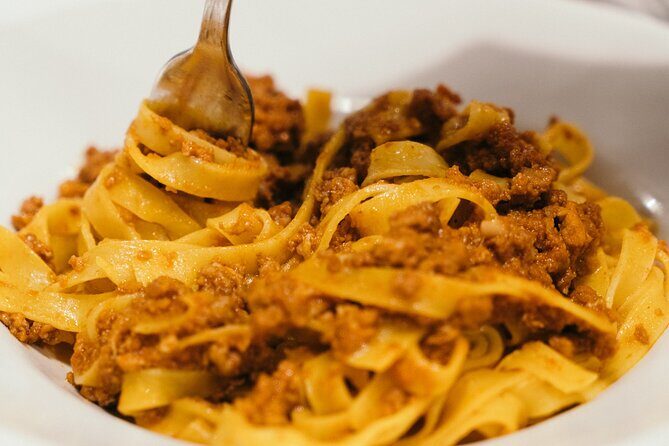 Private Bologna Gastronomic Tour with Local Guide - Via Oberdan Osteria Stop: Tagliatelle con Ragù and Tortellini With Lambrusco
