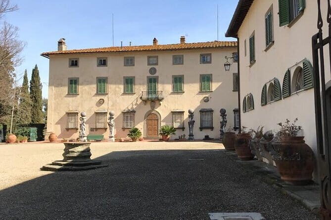 Private Carmignano Tour: The First Cabernet Sauvignon in Tuscany - The tasting flow: how wine, olive oil, and lunch fit together