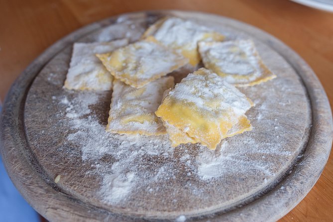 Private Cooking Class at a Cesarina's Home in Pisa - The flow of the experience: from welcome to the first bite