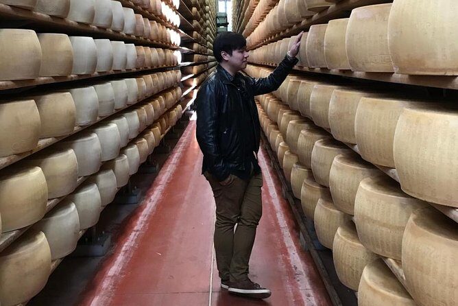 Private Day Tour & Lunch: Parmesan, Wine, and Vinegar Tasting - Stop 3: Traditional balsamic at La Bottega Fiorini 1919, plus lunch