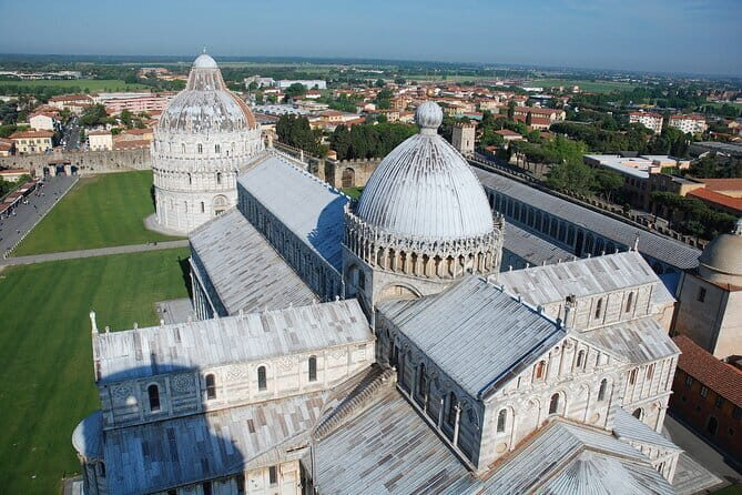 PRIVATE Full-Day Tour around Pisa and Lucca from Florence - Leaning Tower of Pisa: the photo game and what costs extra