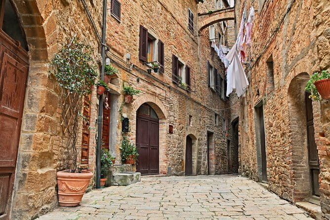 PRIVATE Full-Day Tour of San Gimignano and Volterra - San Gimignano on Your Own Time: Towers, Piazza Duomo, and the Best Walking Pace