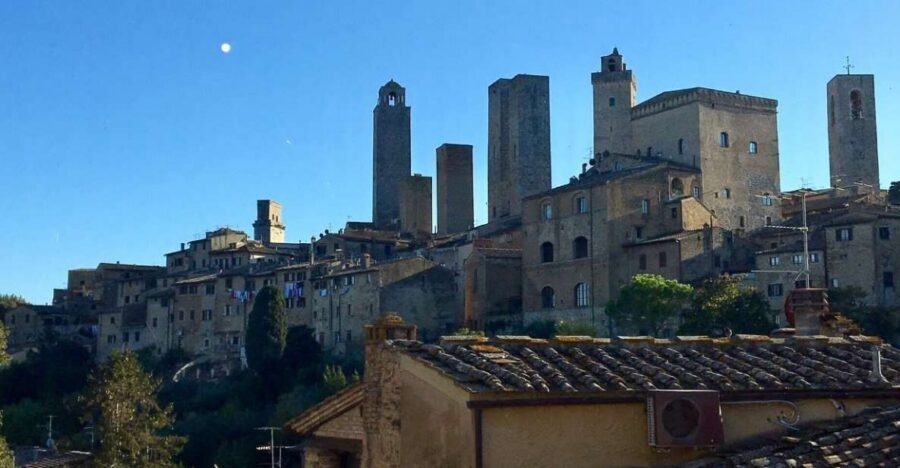 Private Guided Tour in San Gimignano - Piazza della Cisterna: the gelato stop with an edge of local pride
