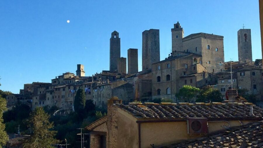 Private Guided Tour in San Gimignano - Starting at Porta San Giovanni: quick orientation, then straight into the good stuff