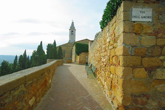 Private Guided Tour of Pienza on Foot - The start and the pace: 3 hours on foot in central Pienza