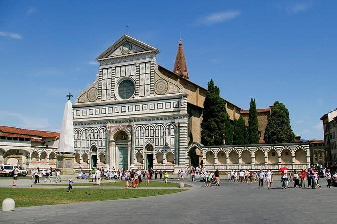 Private Guided Visit of Florence Santa Maria Novella Basilica and its Officina Profumo Farmaceutica - Enter Santa Maria Novella through the façade, then into the Dominican story