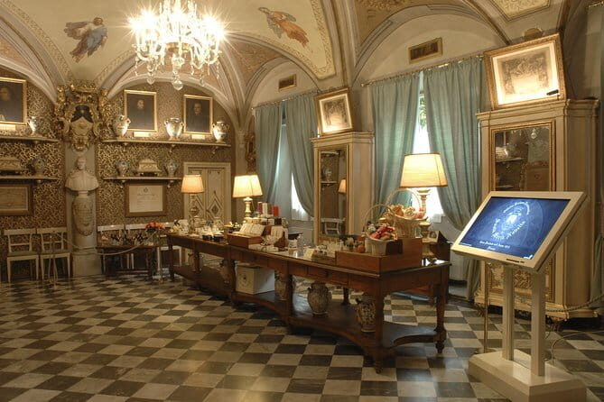 Private Guided Visit of Florence Santa Maria Novella Basilica and its Officina Profumo Farmaceutica - The Green Cloister and Paolo Uccello’s green earth frescoes