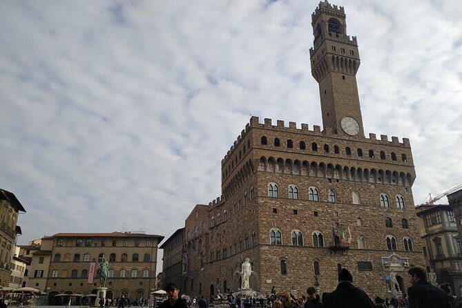 Private Kids Treasure Hunt in Palazzo Vecchio. Timed entry! - Piazza della Signoria first: a treasure hunt in the open-air museum