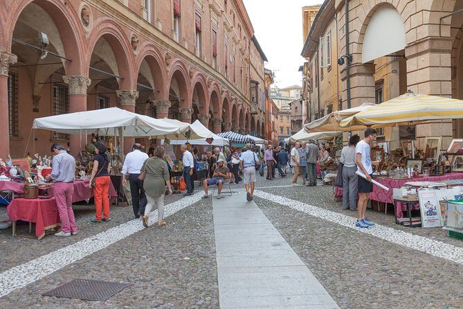 Private Local Tour Guide Bologna: Kickstart your Trip, 100% Personalized - Stop 2: Piazza Santo Stefano, plus a coffee or prosecco break