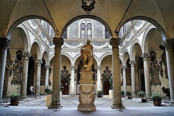 Private Medici Walking Tour – Discover Florence’s Royal Past - Ponte Vecchio to Oltrarno: crossing the city on a Medici-linked path