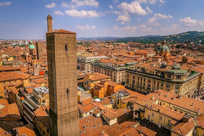 Private or semi-private tour of the historic center of Bologna - Palazzo d’Accursio: The Almost-Castle and the Layers Under It