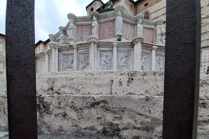 Private Perugia Walking Tour with official guide - Duomo di San Lorenzo on Piazza IV Novembre