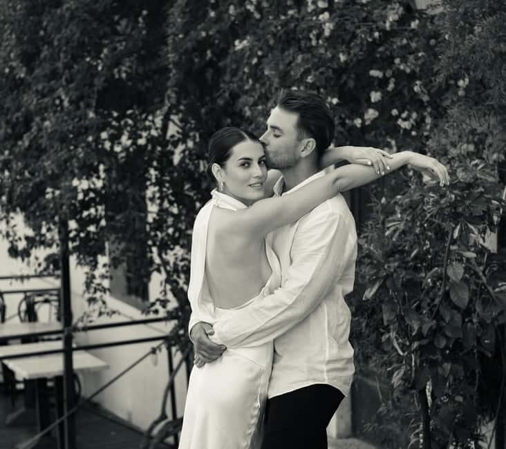 Private photoshoot in Florence by professional photographer - Starting at the Duomo: Your Session Begins With Purpose
