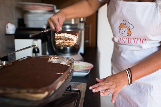 Private Pizza & Tiramisu Class at a local's home with tasting in Bologna - Meet your Cesarina: what the home-host style really means