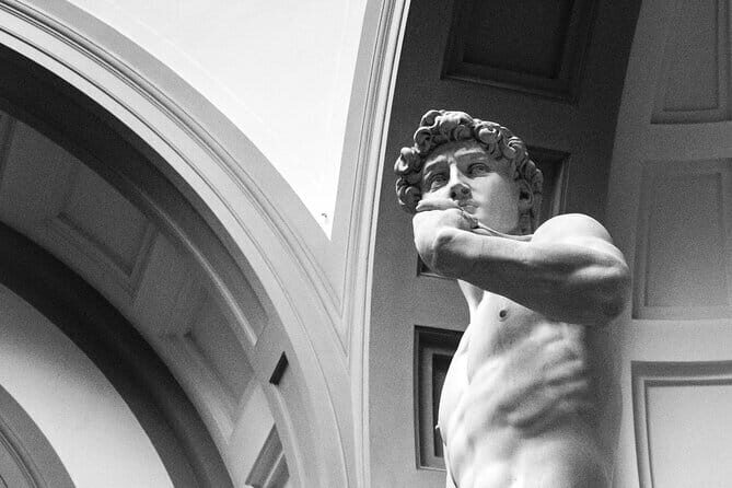 Private Tour: The Academy Gallery - Piazza Santa Croce and Ponte Vecchio: Quick Stories Between Big Sights