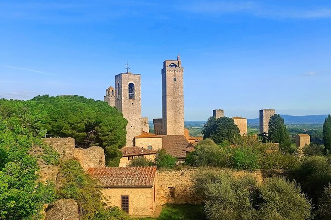PRIVATE TRANSFER from Siena to Florence with stop in S Gimignano & Monteriggioni - Comfort, Pickup Clarity, and the English-Speaking Driver