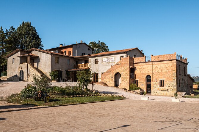 Private visit to the Brugnoni winery with tasting of 4 wines - Getting there from Perugia: plan the last mile