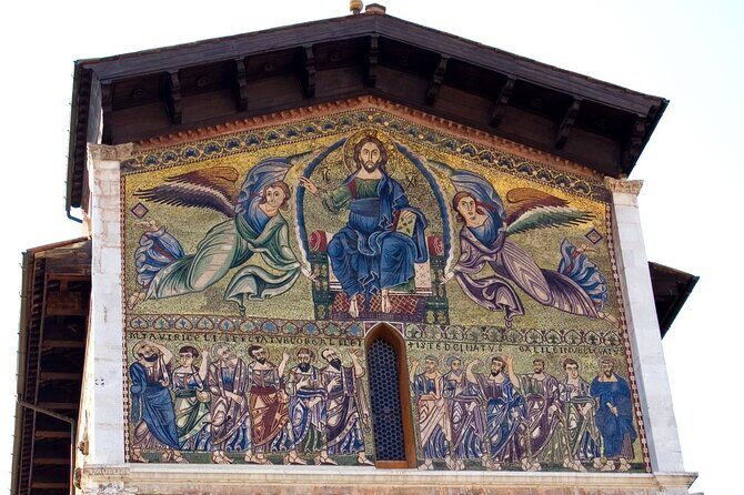 Private walking tour of Lucca city centre and the walls - Piazza Antelminelli: small square, big payoff