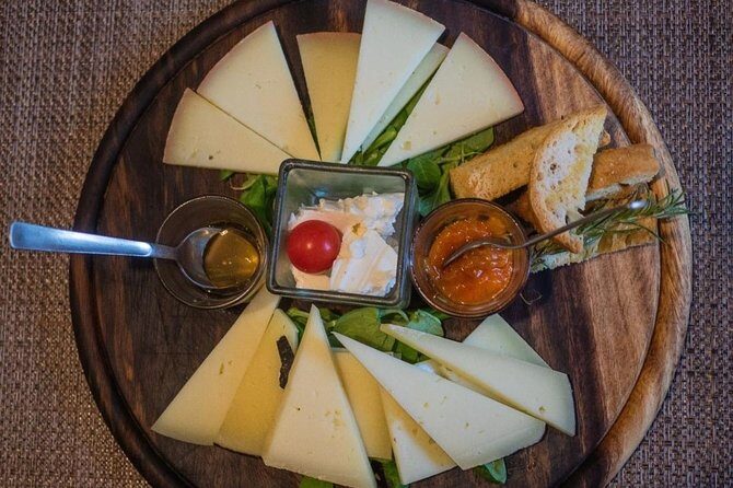 Private Wine, Evo oil & Cheese Tasting - Organic wine and EVO oil tasting near San Gimignano: what you’re really paying for