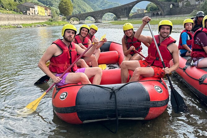 Rafting activity with family in Lucca - How the Lucca Rafting setup works before you paddle