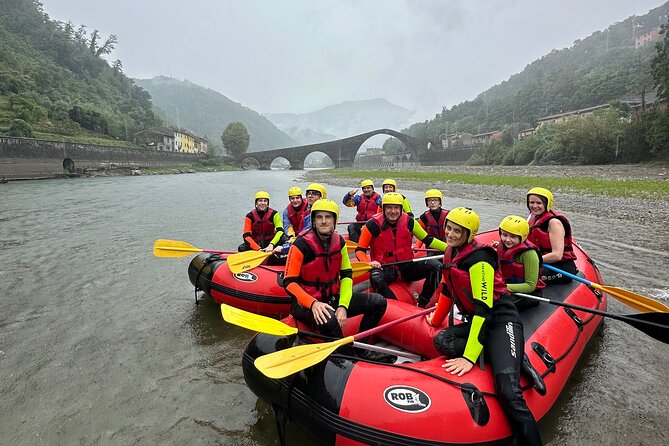 Rafting activity with family in Lucca - Paddling on a calm level: fun for families and first-timers
