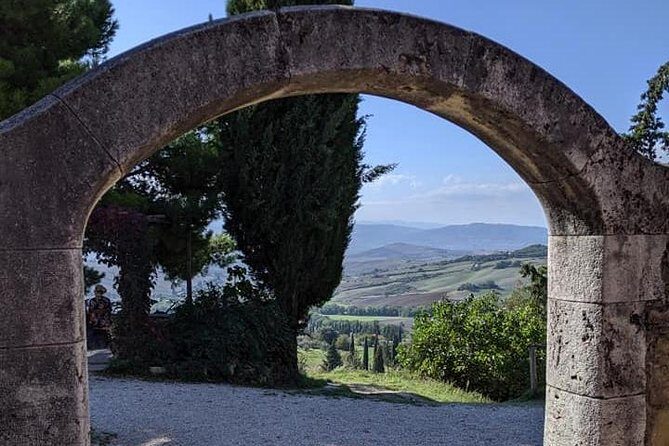 Rent with driver - Cortona area logistics: handling narrow roads with confidence