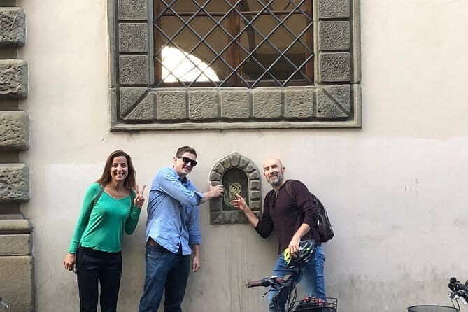 Riding discovering the wine windows - Piazza del Duomo to Piazza Santa Croce: Big Icons, Slower Seeing