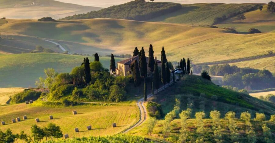 ROMANTIC WINE TOUR FOR 2 - Wine Tour in Chianti (Tuscany) - Two wineries in Chianti: the wine is the main event