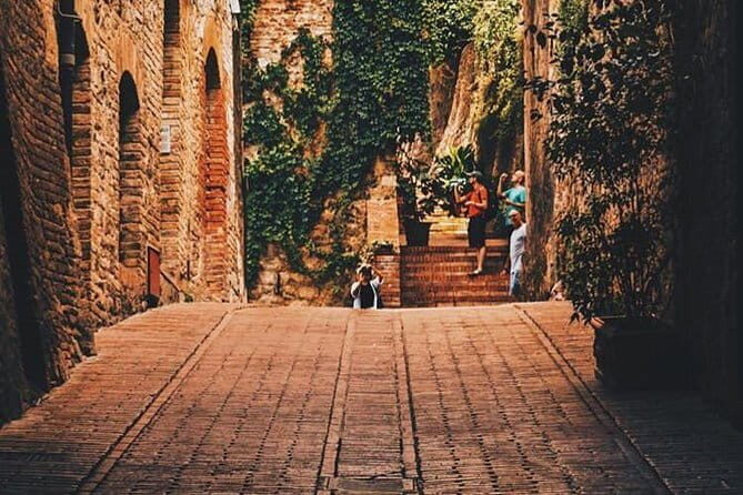 San Gimignano and Volterra Tour by Private Luxury Van - Florence to San Gimignano: the drive that sets the tone