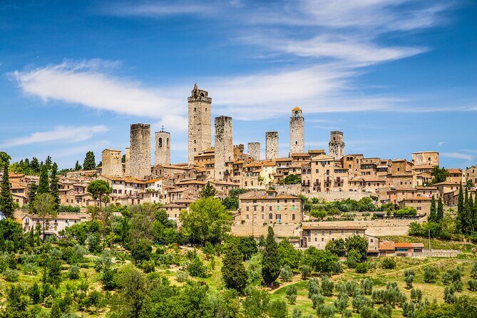 San Gimignano, Chianti and Montalcino Tour through Tuscan wine - San Gimignano: towers, cathedral area, and a famous medieval well