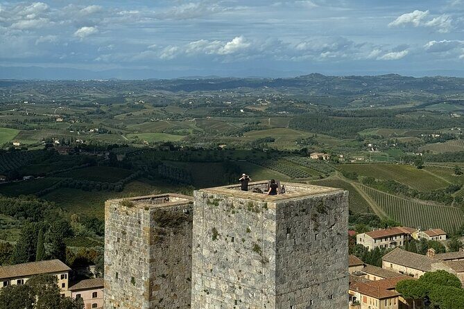 San Gimignano + Lunch&Wine private tour by van from Lucca or Pisa - Should You Book This San Gimignano + Lunch & Wine Private Tour?