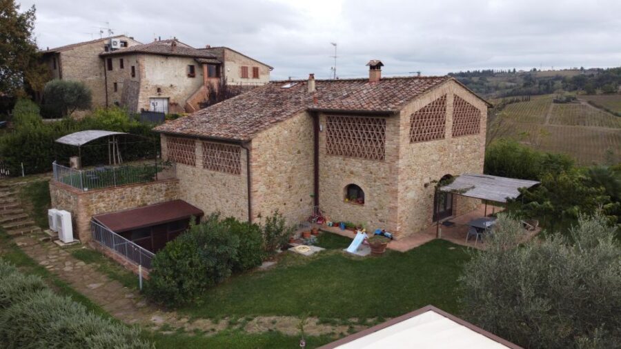 San Gimignano: Vineyard and Cellar Tour with Wine Tasting - Vineyard walk around the winery: where your tasting makes sense