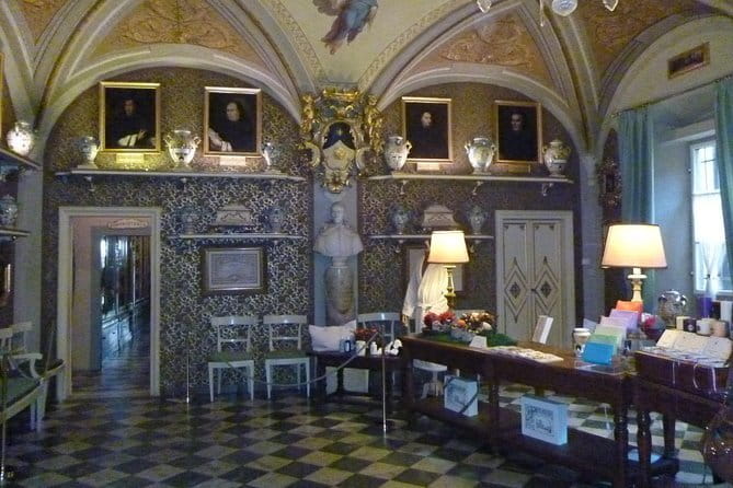 Santa Maria Novella: the Church, the Pharmacy, the Museum - The historic pharmacy and museum-style stops: where old medicine meets shopping