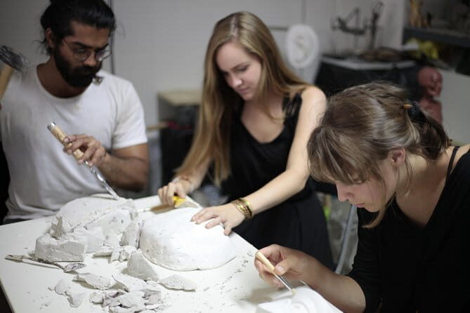 Sculpt like Michelangelo - The lost-form plaster method: turning anatomy into touchable form