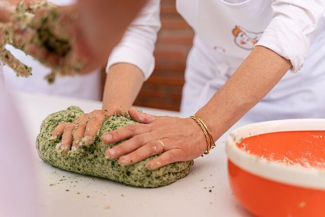 Share your Pasta Love: Small group Pasta and Tiramisu class in Arezzo - Small Group Size, English, and a Real Home Layout