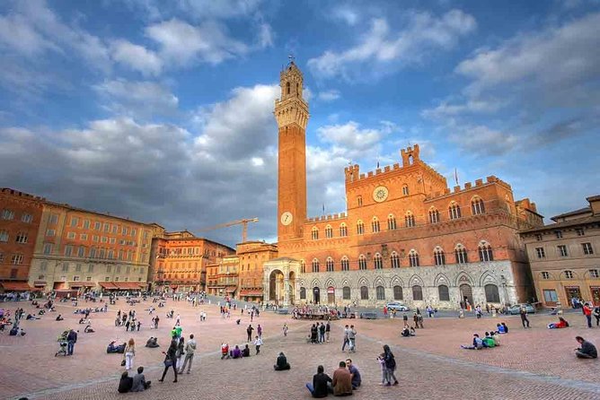 Siena Magica Private Walking Tour - Piazza Salimbeni and the medieval banking story