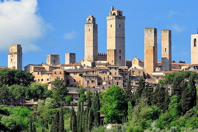 Siena Monteriggioni San Gimignano with Lunch&WineTasting Fullday from Florence - A private Tuscany day that hits Pisa, San Gimignano, Siena, and Monteriggioni