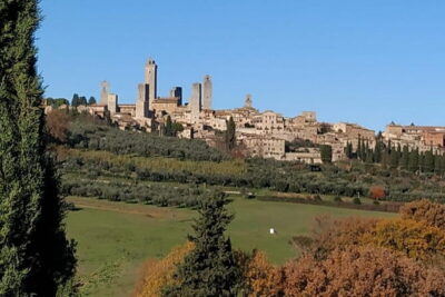 Siena Monteriggioni San Gimignano with Lunch&WineTasting Fullday from Florence - Pisa: what you can see when the driver stays outside
